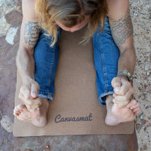 Load image into Gallery viewer, EASY MAT - Natural rubber mat cork surface - Canvasmat